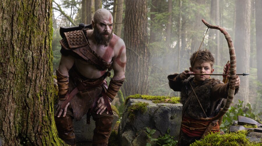 first-look-at-kratos-and-atreus-in-amazons-god-of-war-tv-sho_c4q6-900x503-1 Série de God of War da Amazon revela primeira imagem de Ryan Hurst como Kratos ao lado do jovem Atreus
